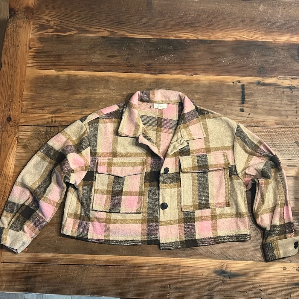 EUC** Elan brand, cropped woman’s jacket. Size Medium. Excellent condition.